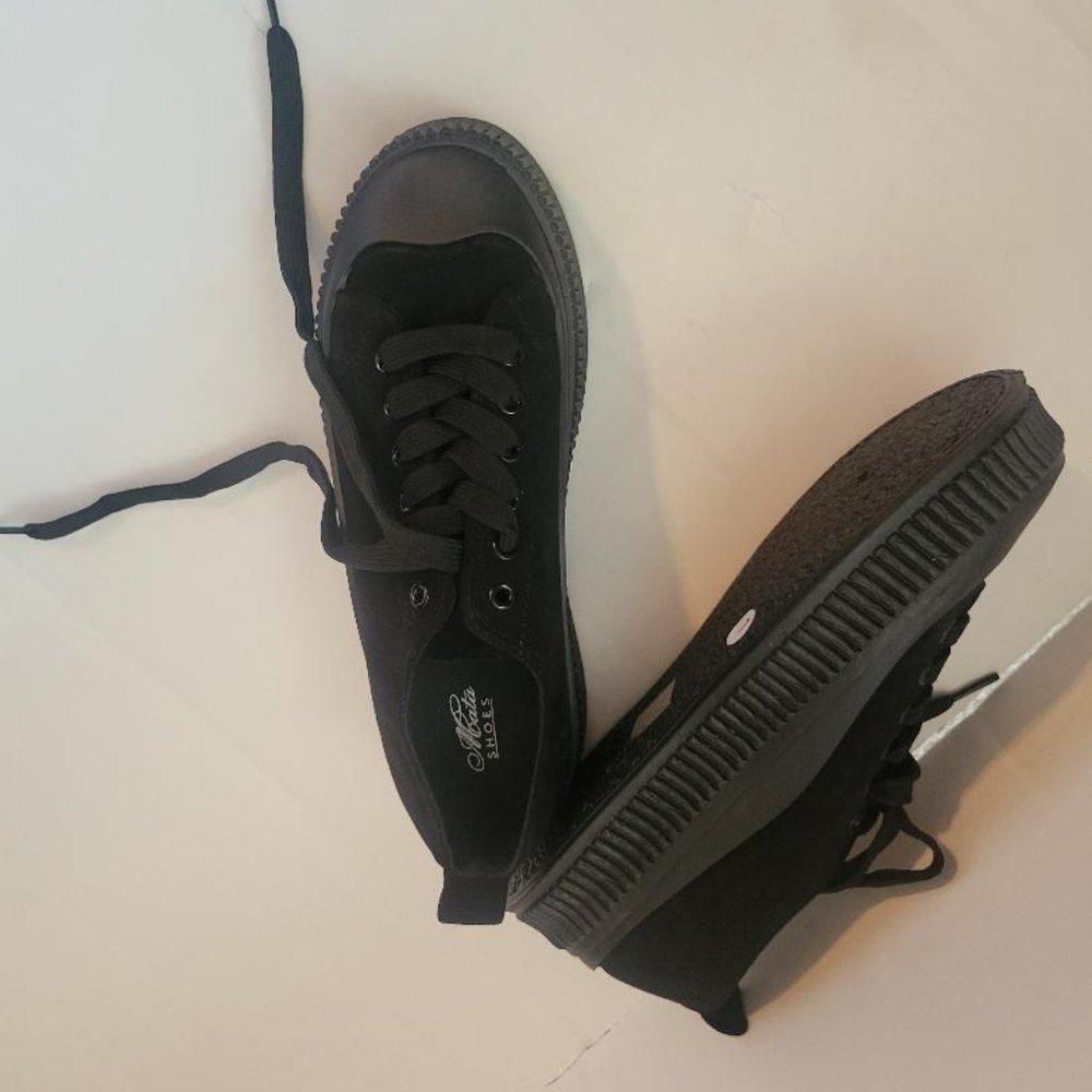Women Sneakers - Picture 3 of 4